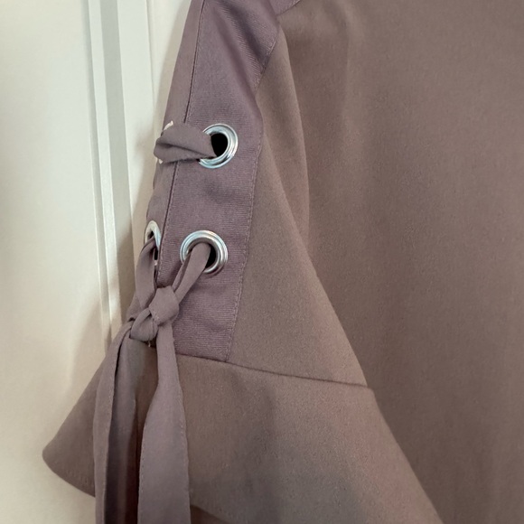 Tan Worthington blouse with lace up sleeves size Large. - Picture 5 of 7